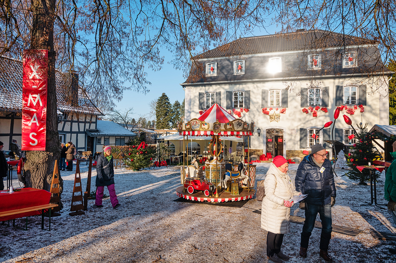 WEihnachtsmarkt der KiJu Hennef und der Altenhilfe Hennef im Lindenhof