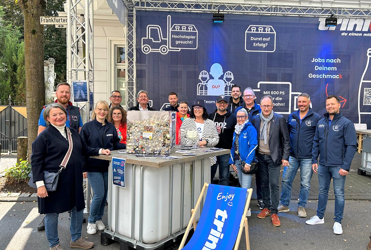 Hennef zeigt Herz - große Kronkorkenaktion auf dem Hennefer Stadtfest