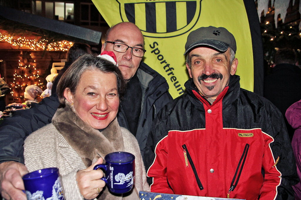 Andrea Hoppen-Weiss und Franz Alfter trafen sich am Stand mit Wilfried Bolle, dem Vorsitzenden der Sportfreunde