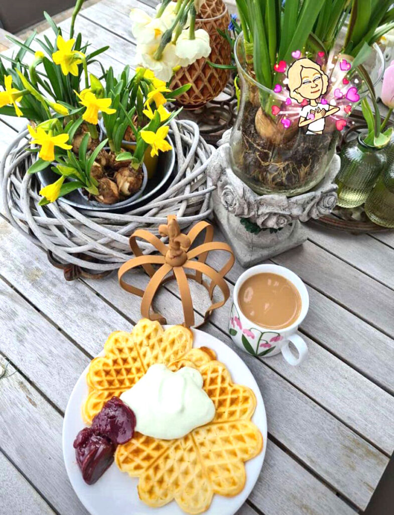 Das macht Appetit: Ein schönes Waffelfoto einer glücklichen Kundin