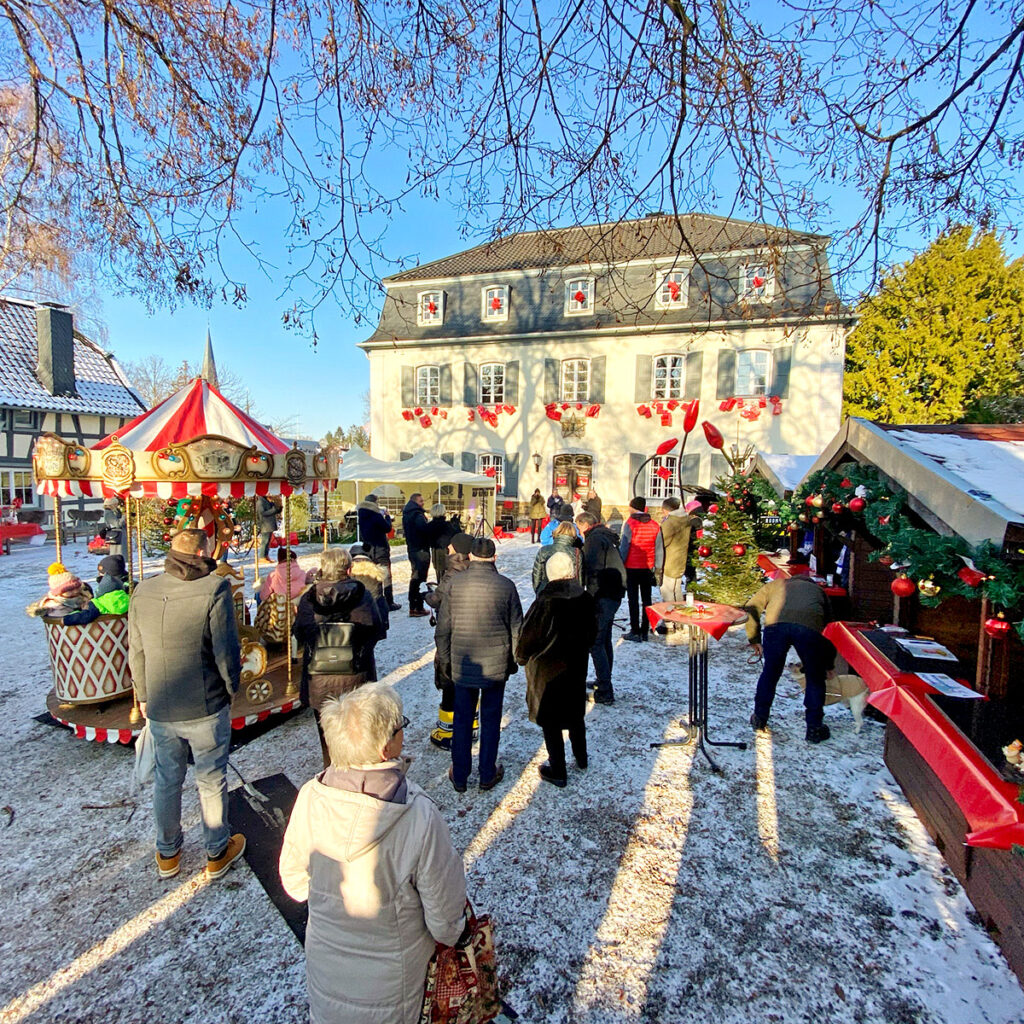 Kleiner Weihnachtsmarkt der KiJu Hennef im Lindenhof